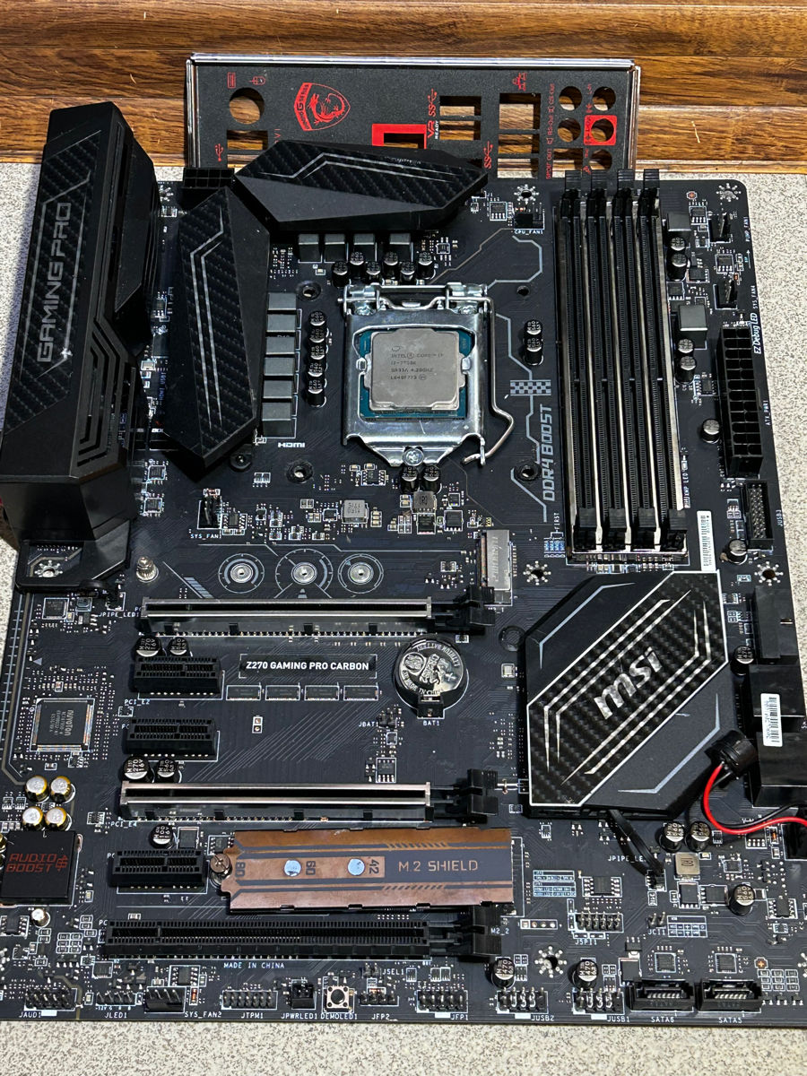 MSI Z270 Gaming Pro Carbon + процессора Intel Core i7-7700K